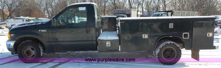 image for item J4639 2001 Ford F350 Super Duty XL utility truck