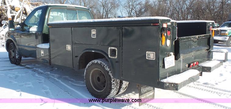 image for item J4639 2001 Ford F350 Super Duty XL utility truck