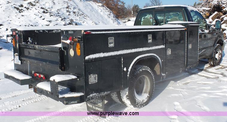 image for item J4639 2001 Ford F350 Super Duty XL utility truck