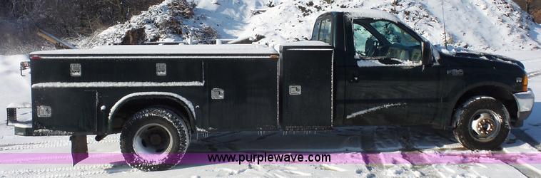 image for item J4639 2001 Ford F350 Super Duty XL utility truck