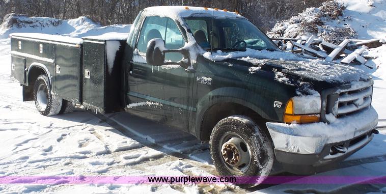 image for item J4639 2001 Ford F350 Super Duty XL utility truck