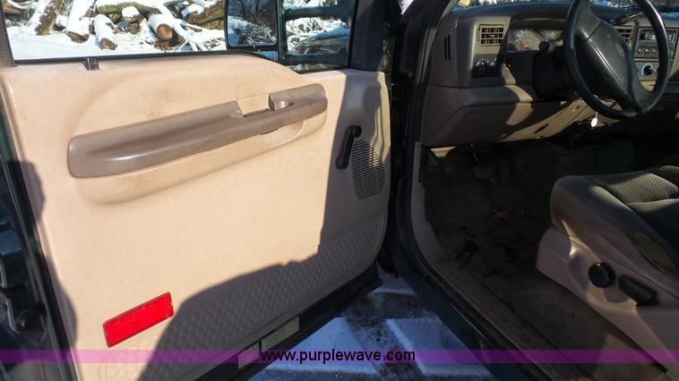 image for item J4639 2001 Ford F350 Super Duty XL utility truck