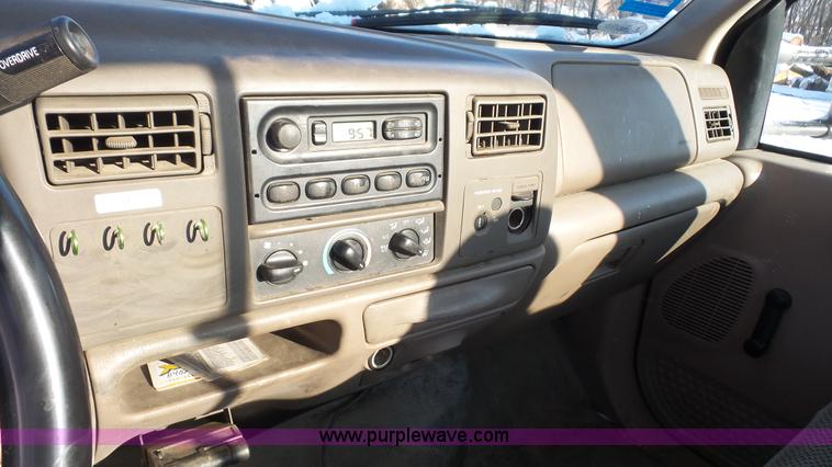 image for item J4639 2001 Ford F350 Super Duty XL utility truck