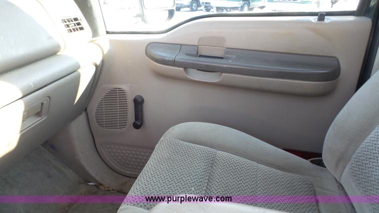 image for item J4639 2001 Ford F350 Super Duty XL utility truck