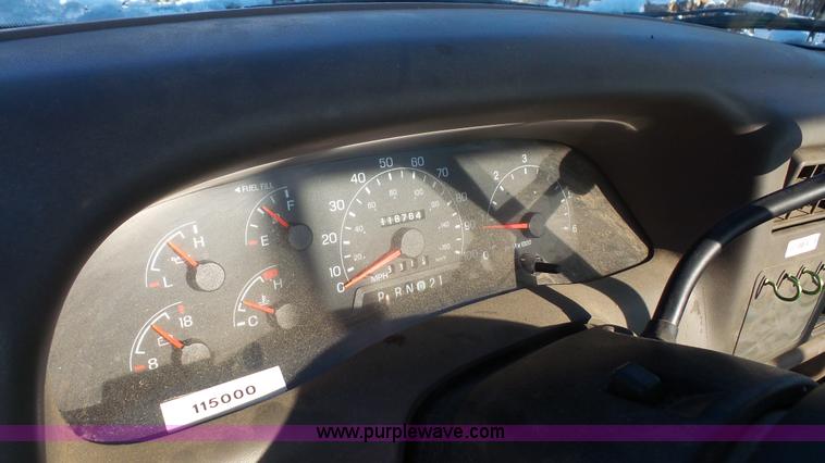 image for item J4639 2001 Ford F350 Super Duty XL utility truck