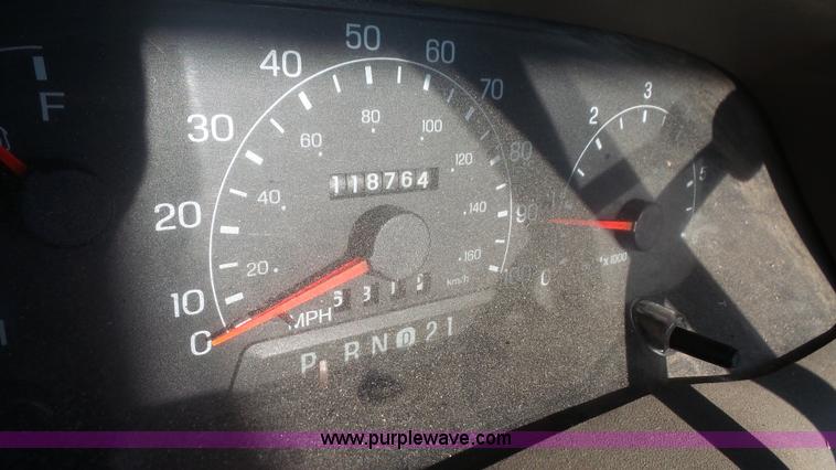 image for item J4639 2001 Ford F350 Super Duty XL utility truck