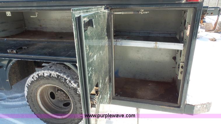 image for item J4639 2001 Ford F350 Super Duty XL utility truck