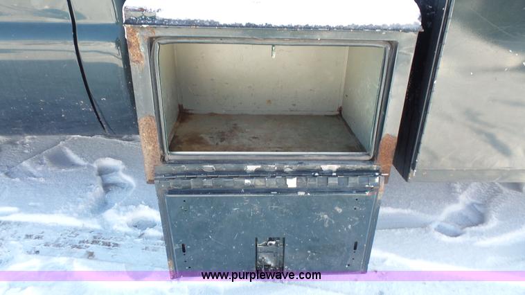 image for item J4639 2001 Ford F350 Super Duty XL utility truck