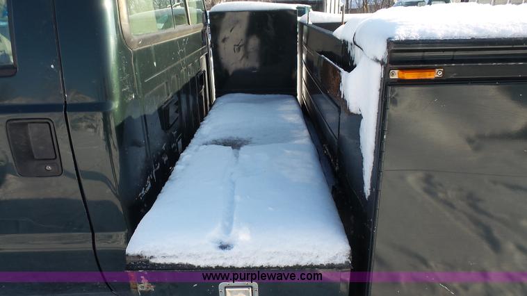 image for item J4639 2001 Ford F350 Super Duty XL utility truck