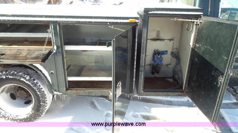 image for item J4639 2001 Ford F350 Super Duty XL utility truck