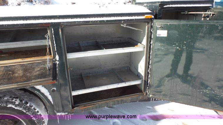 image for item J4639 2001 Ford F350 Super Duty XL utility truck