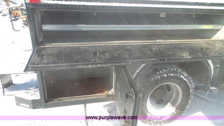 image for item J4639 2001 Ford F350 Super Duty XL utility truck