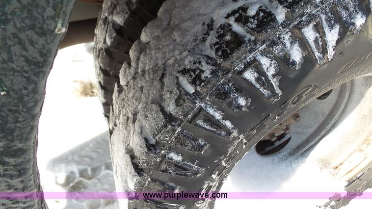 image for item J4639 2001 Ford F350 Super Duty XL utility truck