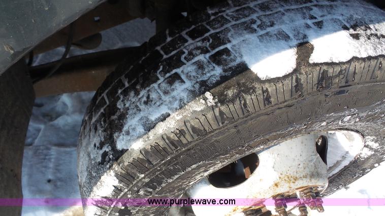 image for item J4639 2001 Ford F350 Super Duty XL utility truck