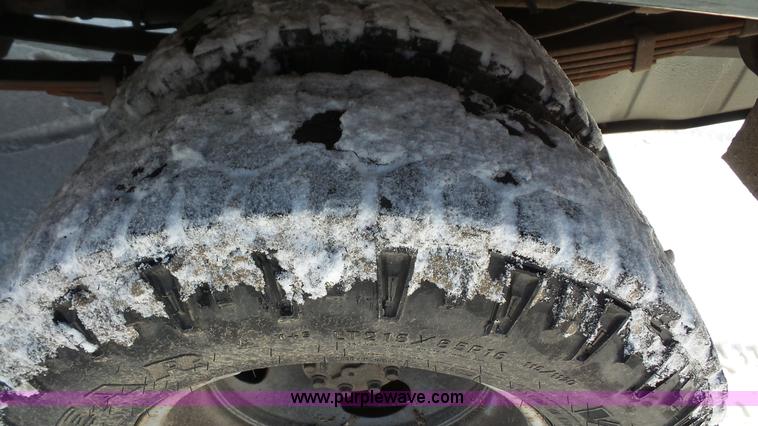 image for item J4639 2001 Ford F350 Super Duty XL utility truck