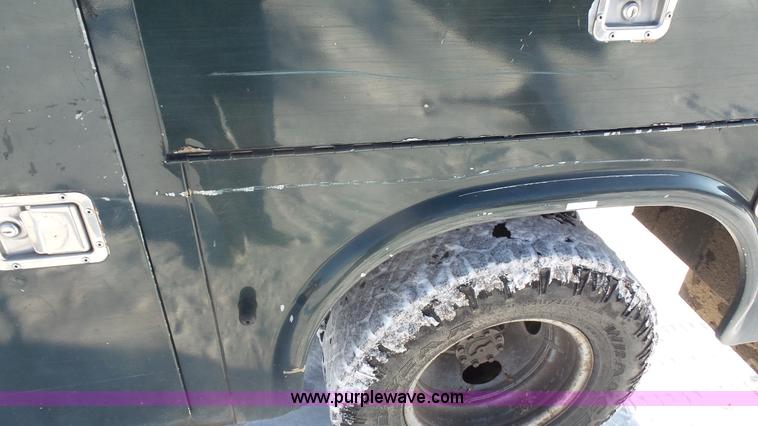 image for item J4639 2001 Ford F350 Super Duty XL utility truck