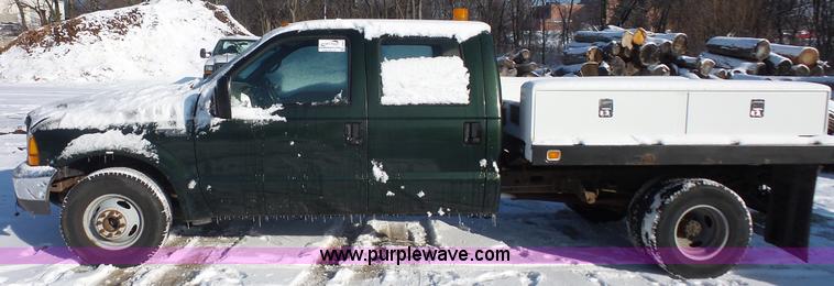 image for item J4640 1999 Ford F350 Super Duty XL Crew Cab flatbed pickup truck