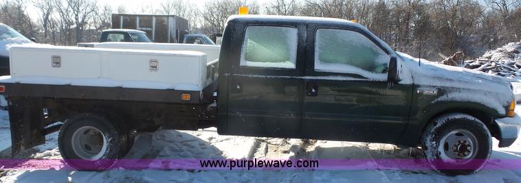 image for item J4640 1999 Ford F350 Super Duty XL Crew Cab flatbed pickup truck