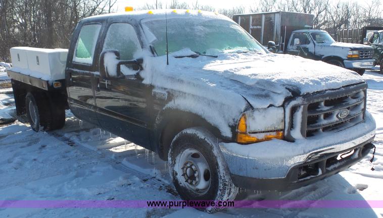 image for item J4640 1999 Ford F350 Super Duty XL Crew Cab flatbed pickup truck