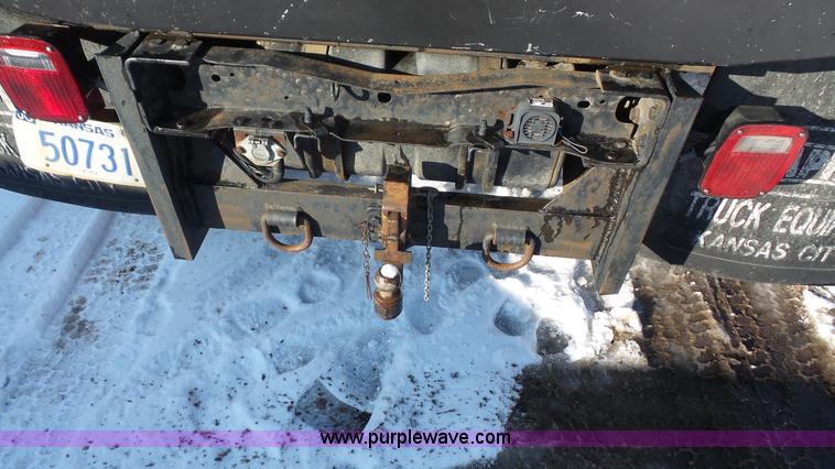 image for item J4640 1999 Ford F350 Super Duty XL Crew Cab flatbed pickup truck