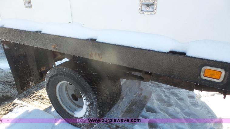 image for item J4640 1999 Ford F350 Super Duty XL Crew Cab flatbed pickup truck