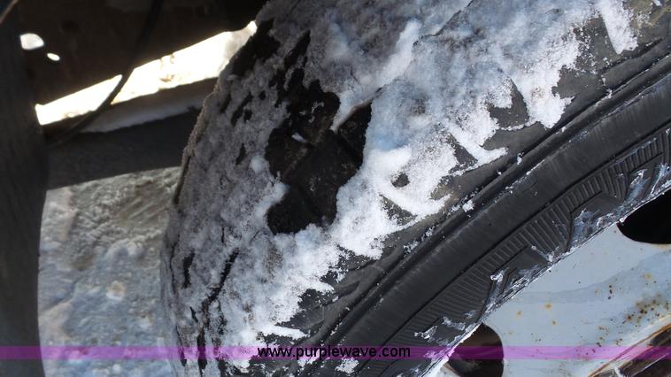 image for item J4640 1999 Ford F350 Super Duty XL Crew Cab flatbed pickup truck