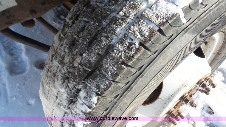 image for item J4640 1999 Ford F350 Super Duty XL Crew Cab flatbed pickup truck