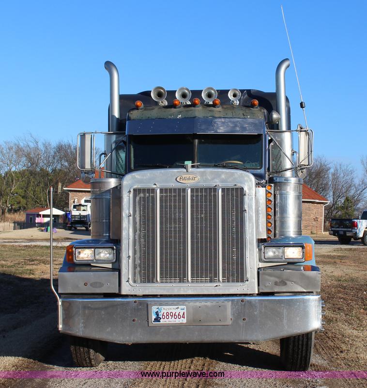 image for item J7367 1997 Peterbilt 379 semi truck