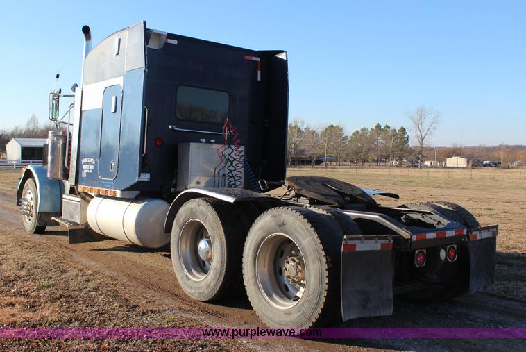 image for item J7367 1997 Peterbilt 379 semi truck
