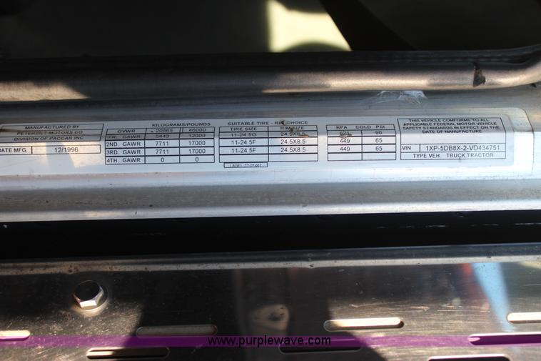 image for item J7367 1997 Peterbilt 379 semi truck