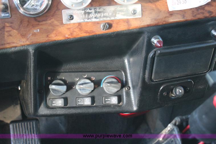 image for item J7367 1997 Peterbilt 379 semi truck