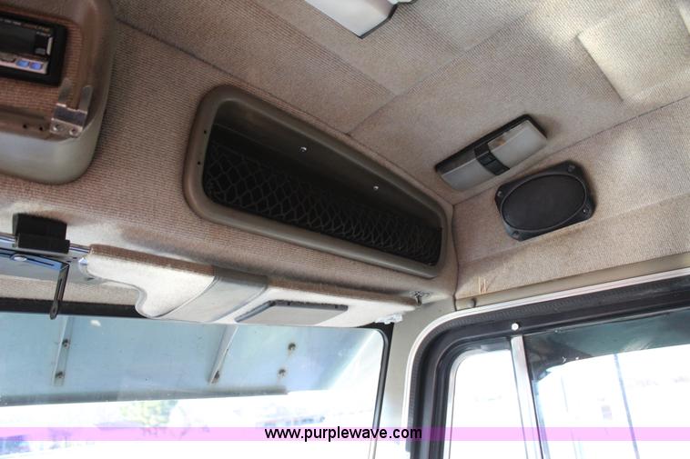 image for item J7367 1997 Peterbilt 379 semi truck