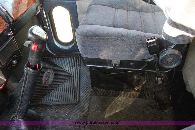 image for item J7367 1997 Peterbilt 379 semi truck