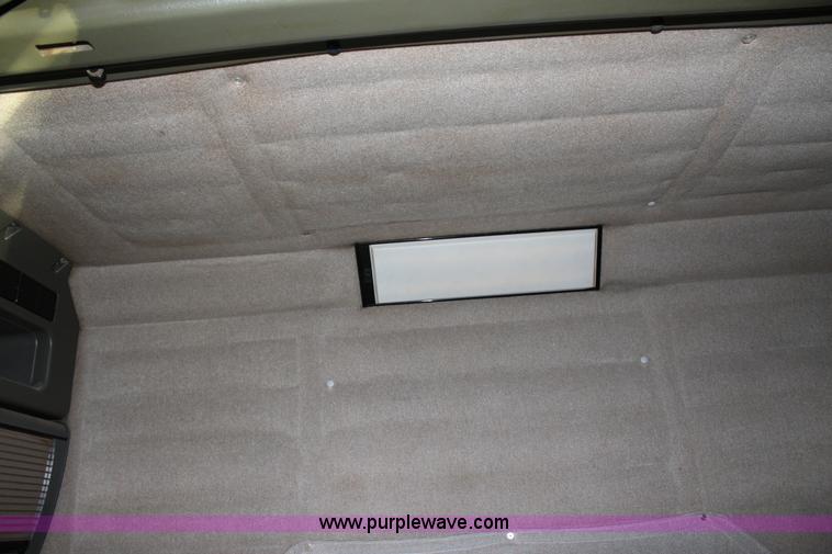 image for item J7367 1997 Peterbilt 379 semi truck