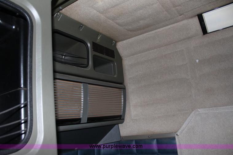 image for item J7367 1997 Peterbilt 379 semi truck