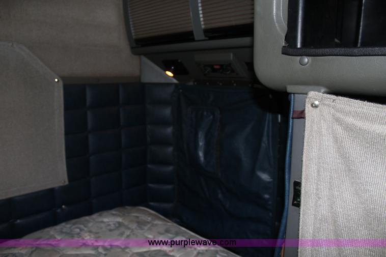 image for item J7367 1997 Peterbilt 379 semi truck