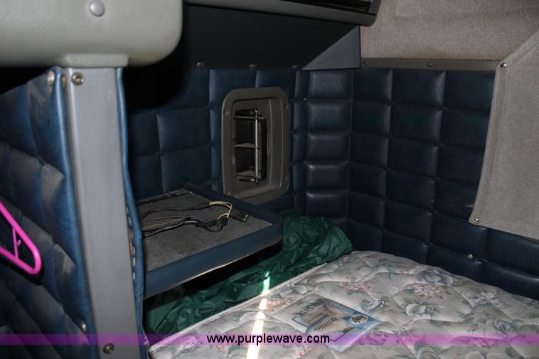 image for item J7367 1997 Peterbilt 379 semi truck