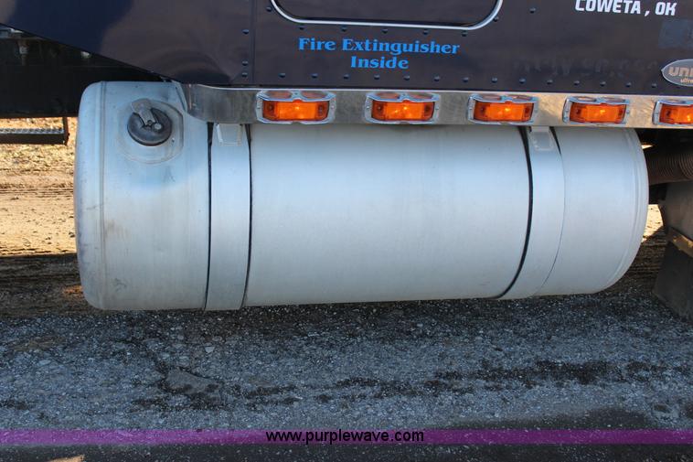 image for item J7367 1997 Peterbilt 379 semi truck