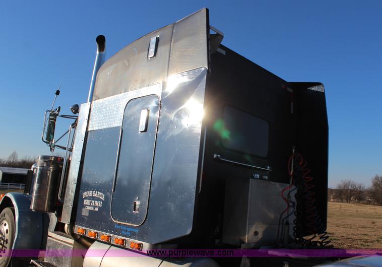 image for item J7367 1997 Peterbilt 379 semi truck