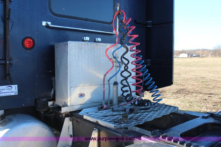 image for item J7367 1997 Peterbilt 379 semi truck