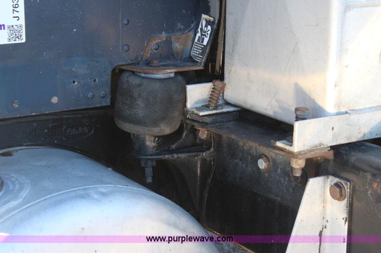 image for item J7367 1997 Peterbilt 379 semi truck