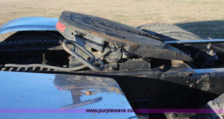 image for item J7367 1997 Peterbilt 379 semi truck