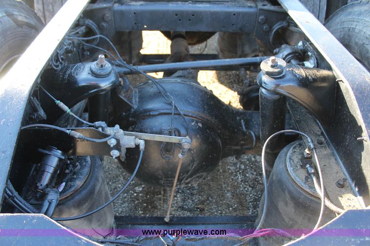 image for item J7367 1997 Peterbilt 379 semi truck