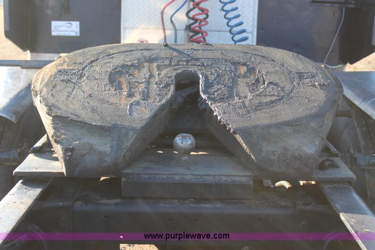 image for item J7367 1997 Peterbilt 379 semi truck