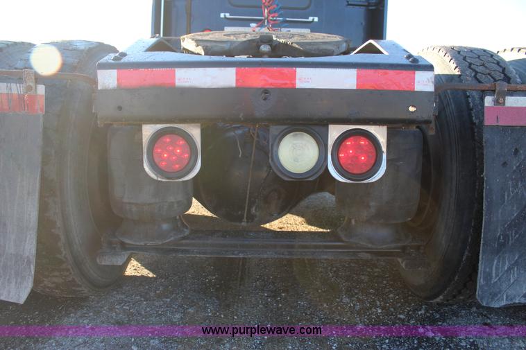 image for item J7367 1997 Peterbilt 379 semi truck