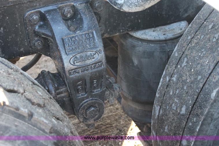 image for item J7367 1997 Peterbilt 379 semi truck