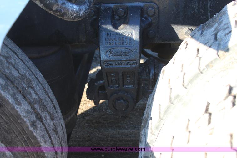 image for item J7367 1997 Peterbilt 379 semi truck