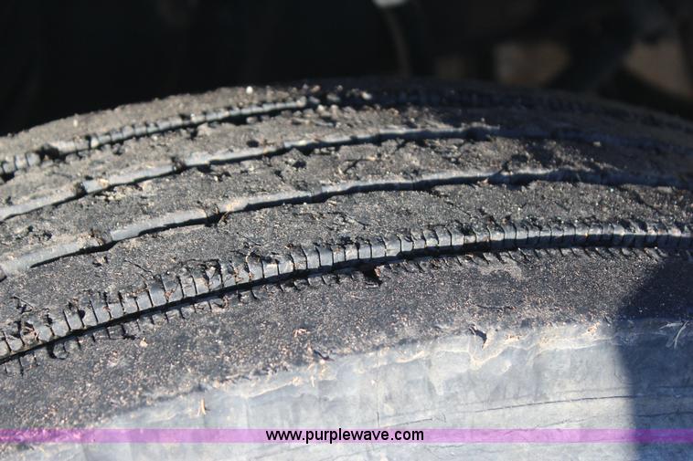 image for item J7367 1997 Peterbilt 379 semi truck