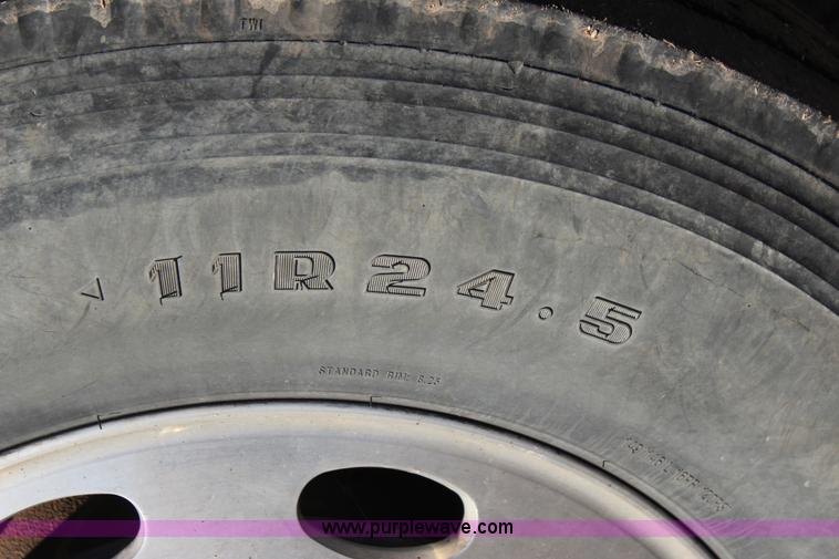 image for item J7367 1997 Peterbilt 379 semi truck