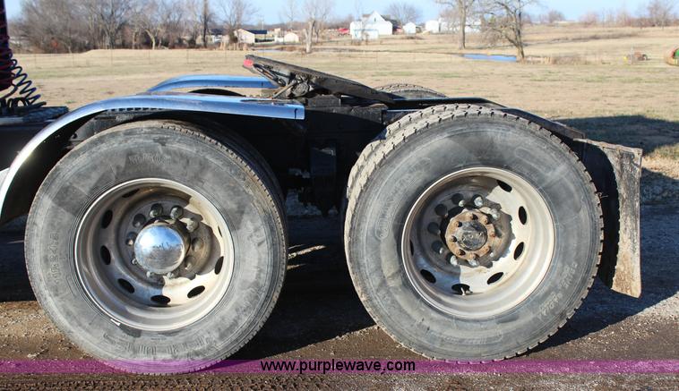 image for item J7367 1997 Peterbilt 379 semi truck